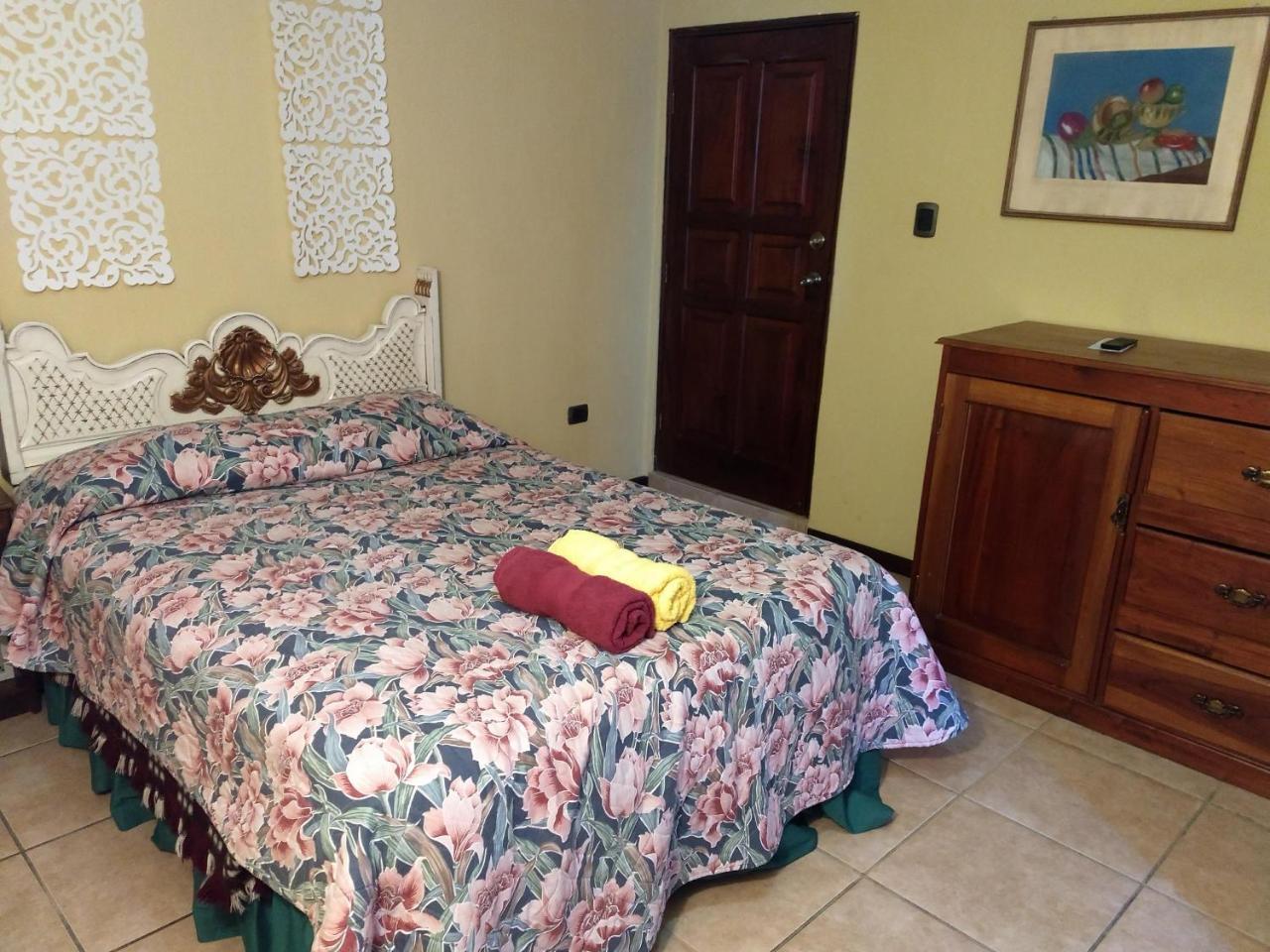グアテマラシティ Give House Bed & Breakfast エクステリア 写真